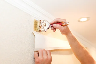 Pose de papier peint à Coust — revêtements muraux et toiles de verre